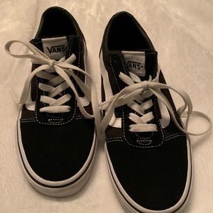 Van’s black “Off the Wall” tennis shoes.